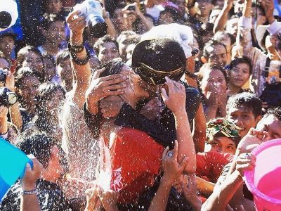 Omed-Omedan: Festival Unik Bali yang Penuh Keceriaan dan Kebersamaan