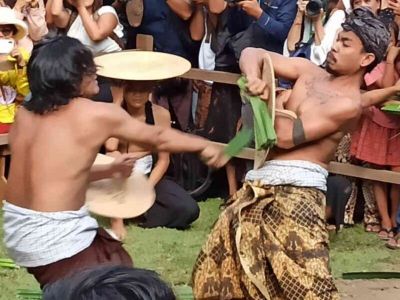 SerunyaWarisan Budaya Bali di Festival Mekare-kare 2026